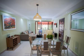 Amplio apartamento en zona exclusiva con parqueo